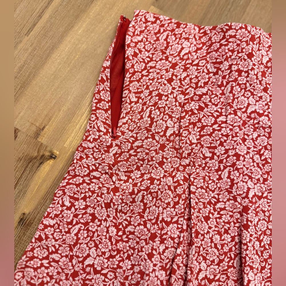 Cute red floral mini skirt - Picture 4 of 5